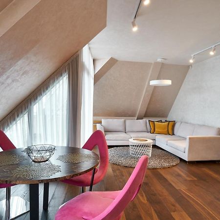 Emi Apartment Riga Exteriör bild